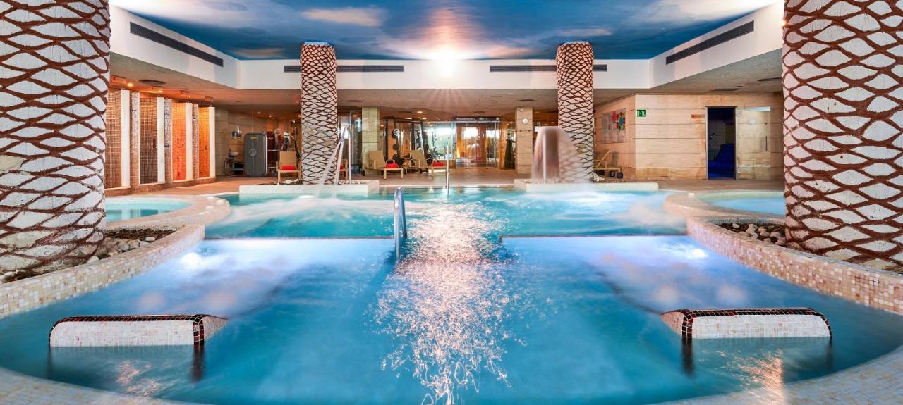 Hotel & Spa S'Entrador Playa Кала Ратхада Екстериор снимка