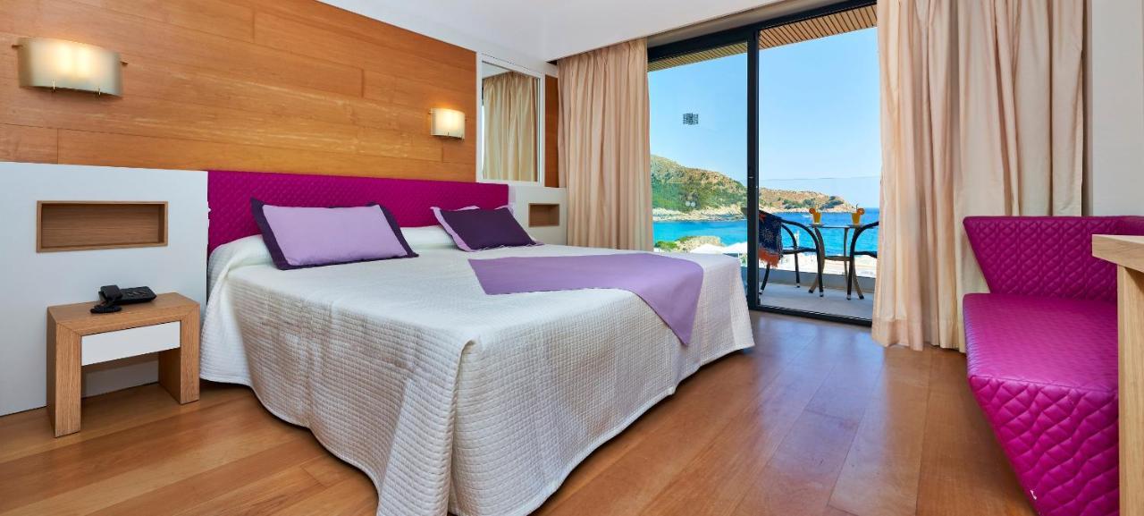 Hotel & Spa S'Entrador Playa Кала Ратхада Екстериор снимка