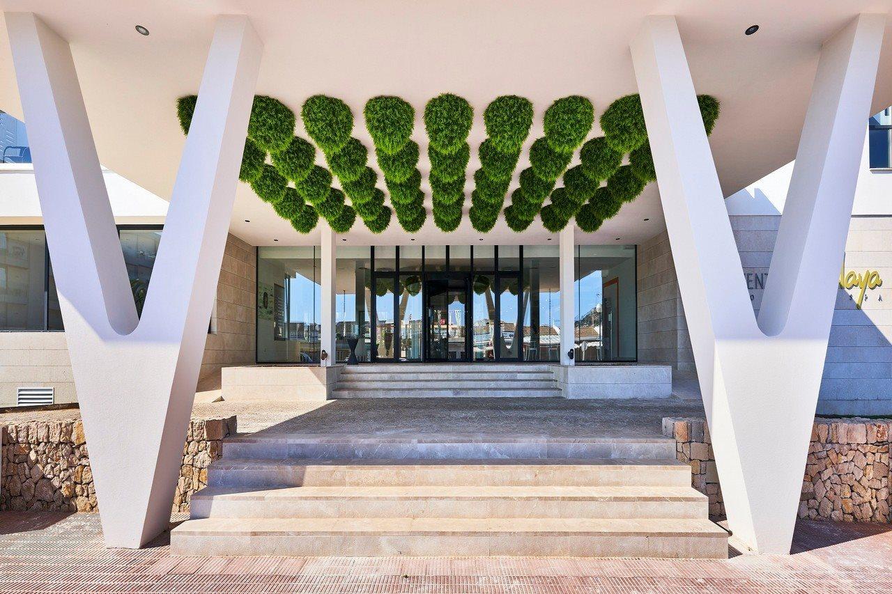 Hotel & Spa S'Entrador Playa Кала Ратхада Екстериор снимка