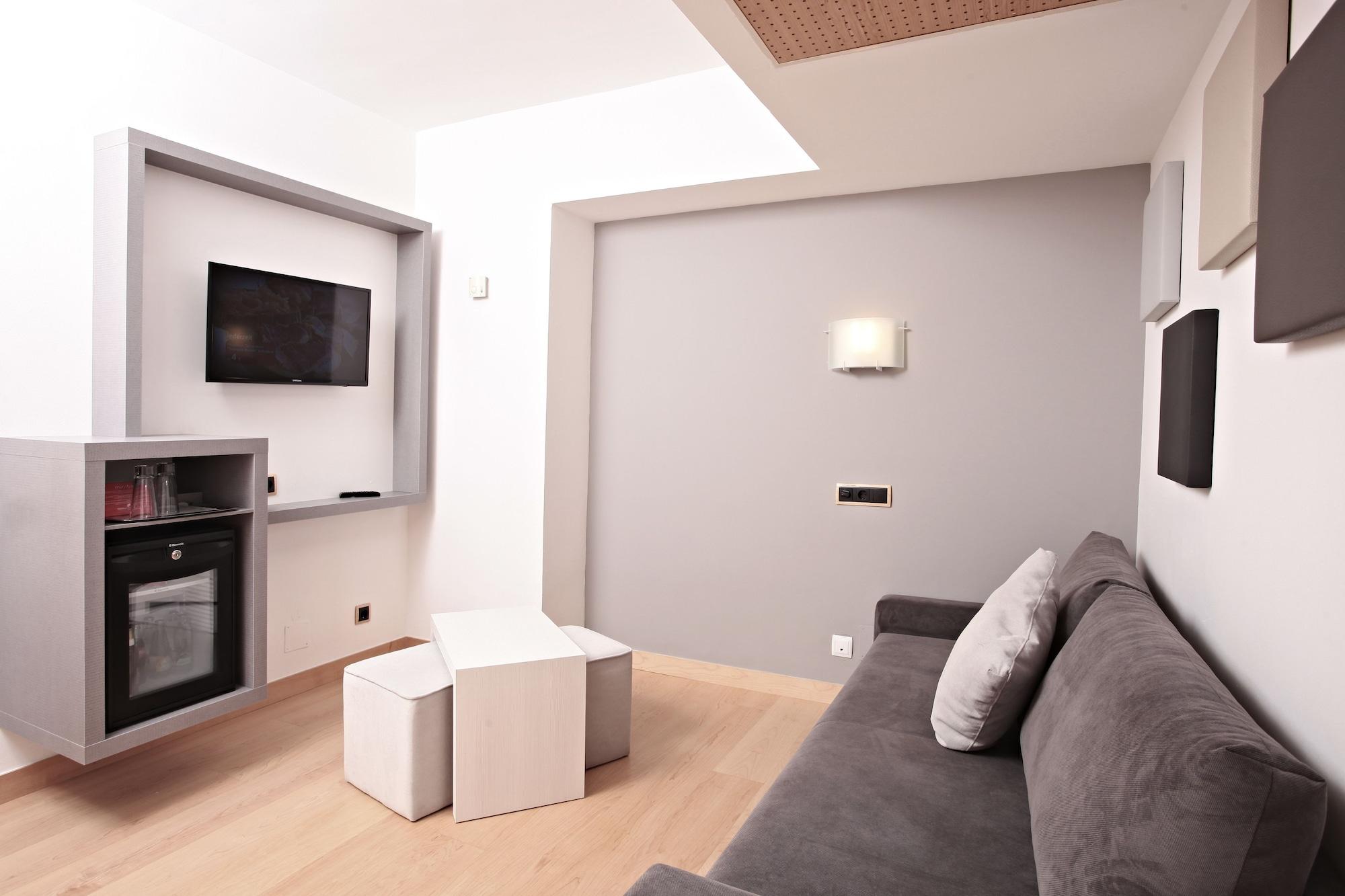 Hotel & Spa S'Entrador Playa Кала Ратхада Екстериор снимка