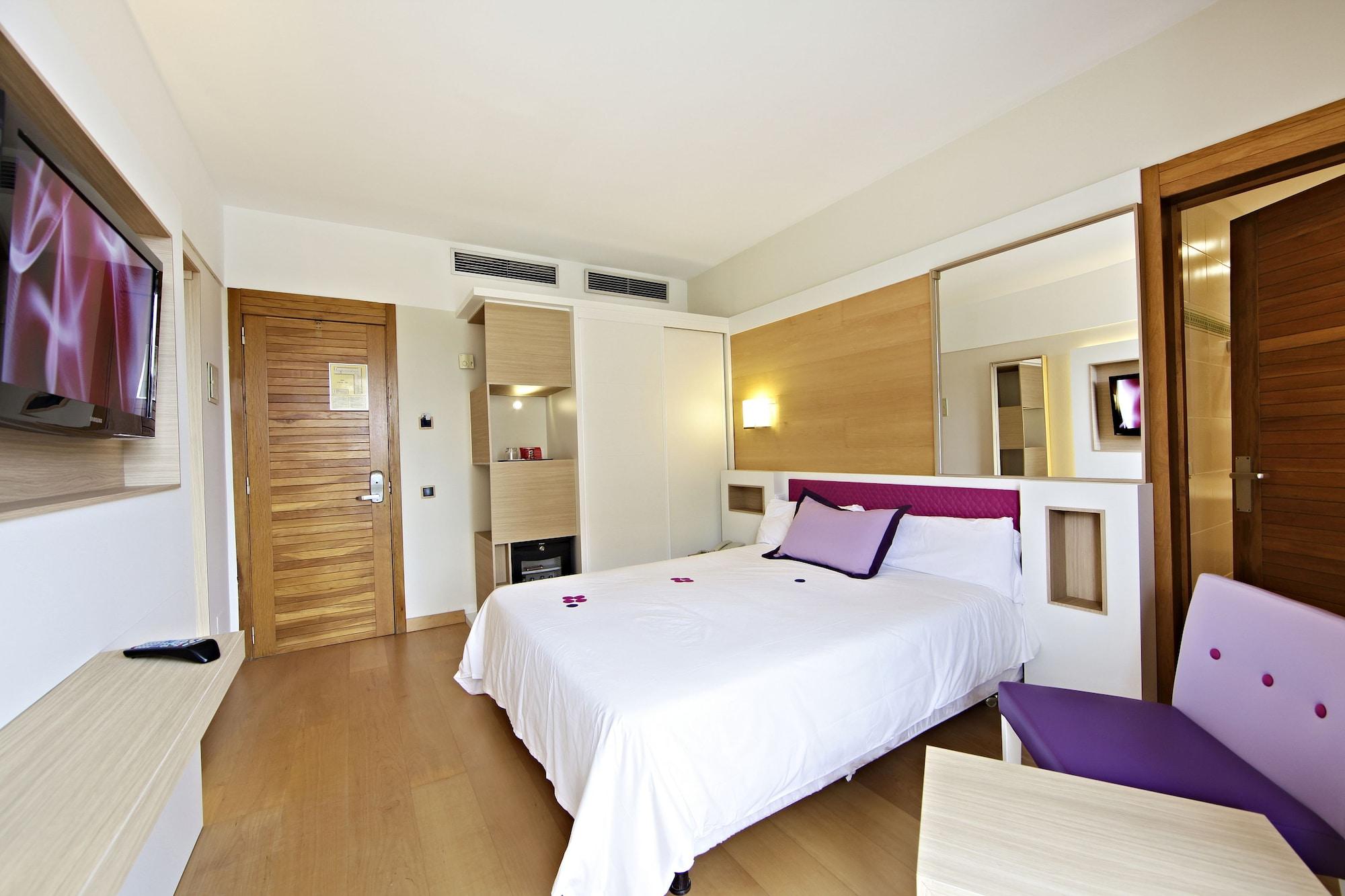 Hotel & Spa S'Entrador Playa Кала Ратхада Екстериор снимка