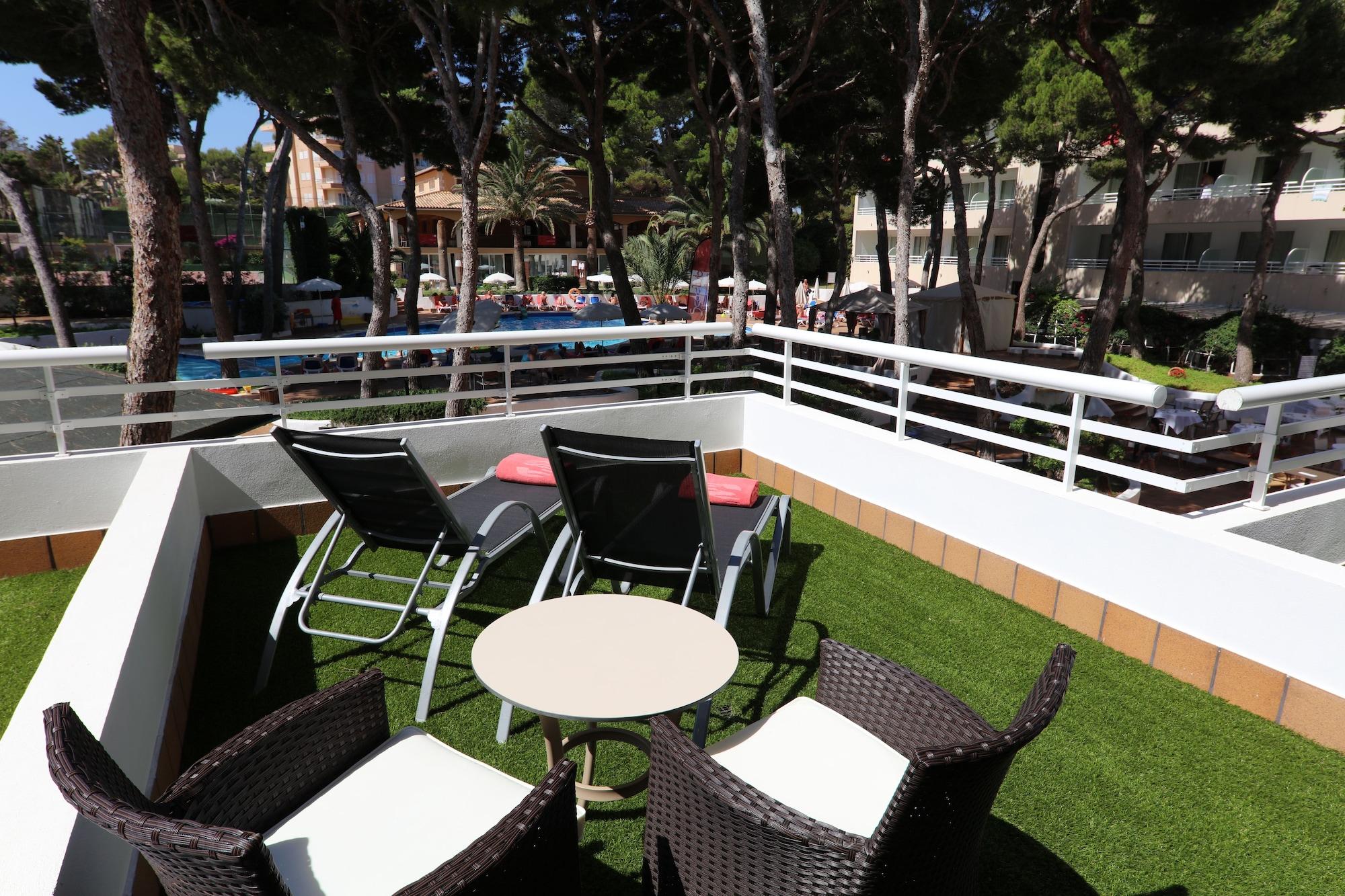 Hotel & Spa S'Entrador Playa Кала Ратхада Екстериор снимка