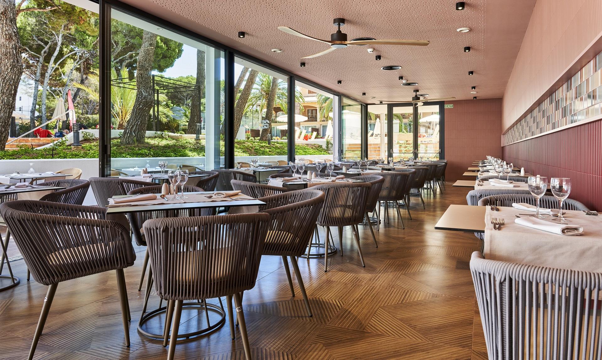 Hotel & Spa S'Entrador Playa Кала Ратхада Екстериор снимка