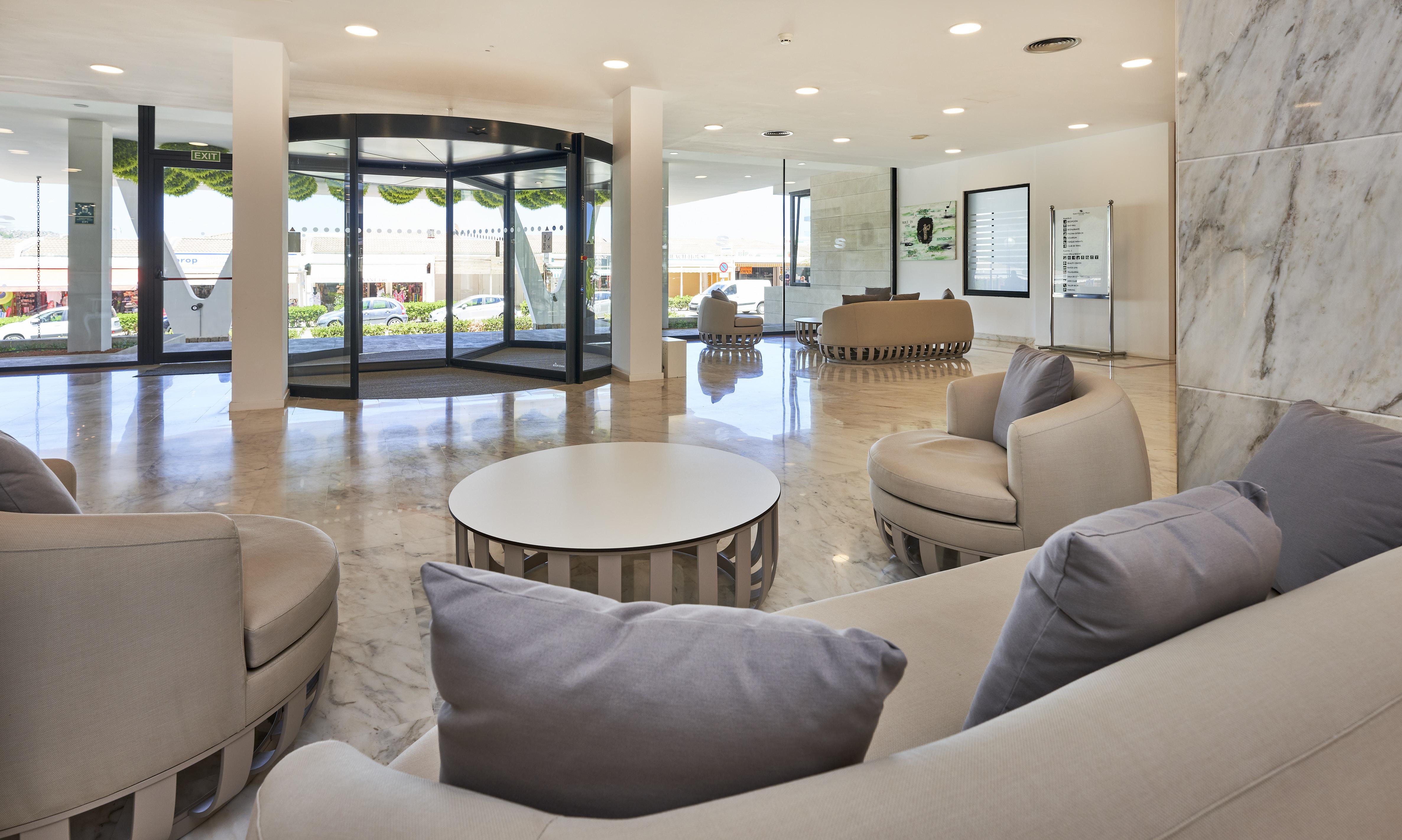 Hotel & Spa S'Entrador Playa Кала Ратхада Екстериор снимка