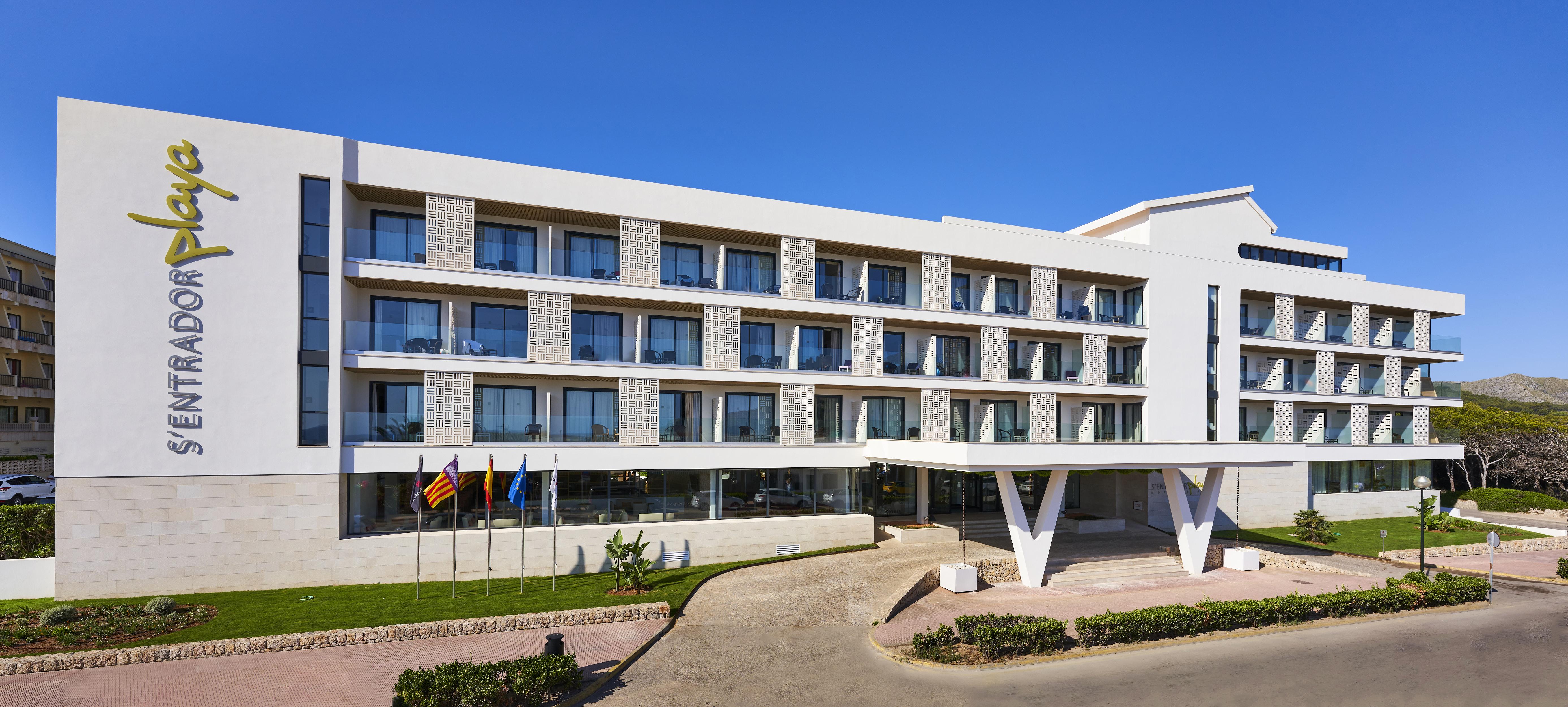 Hotel & Spa S'Entrador Playa Кала Ратхада Екстериор снимка