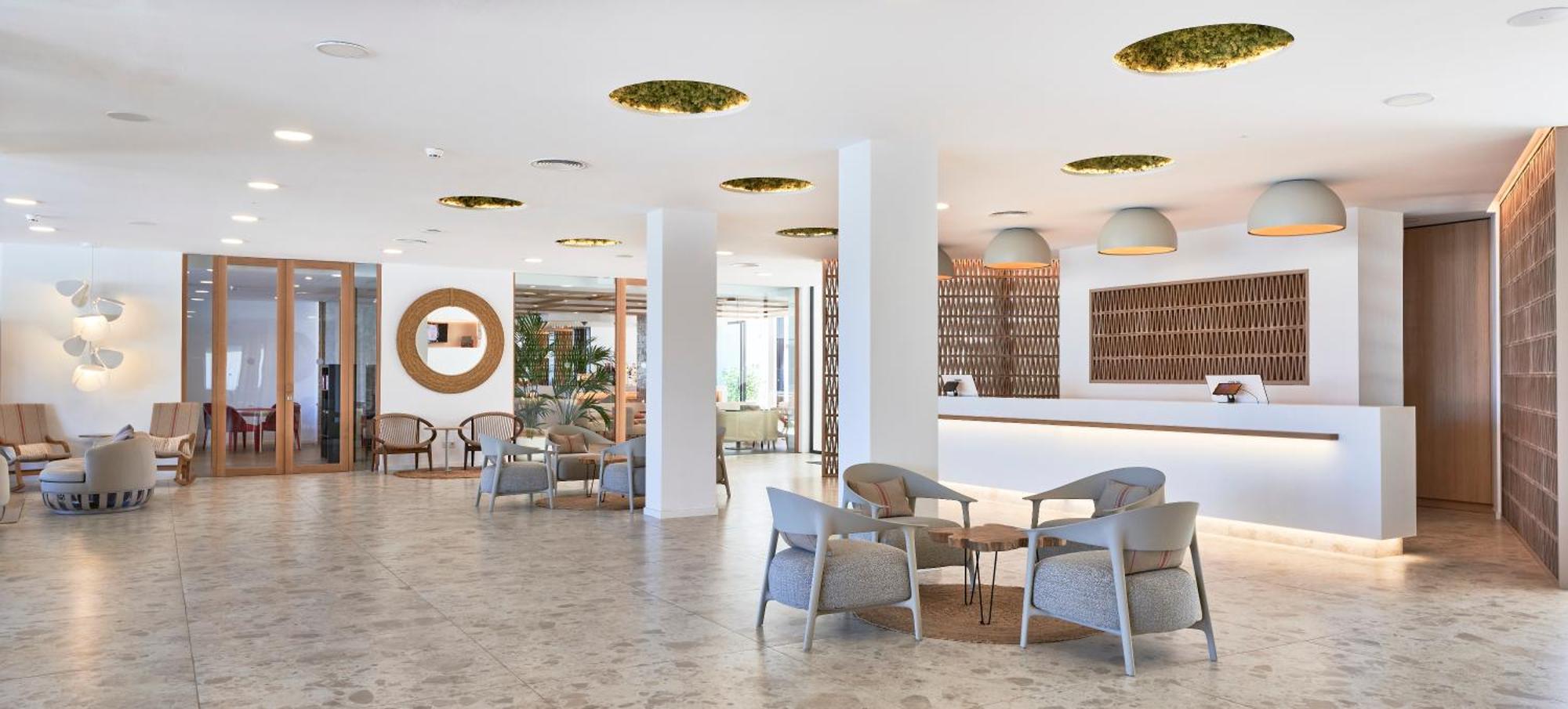 Hotel & Spa S'Entrador Playa Кала Ратхада Екстериор снимка