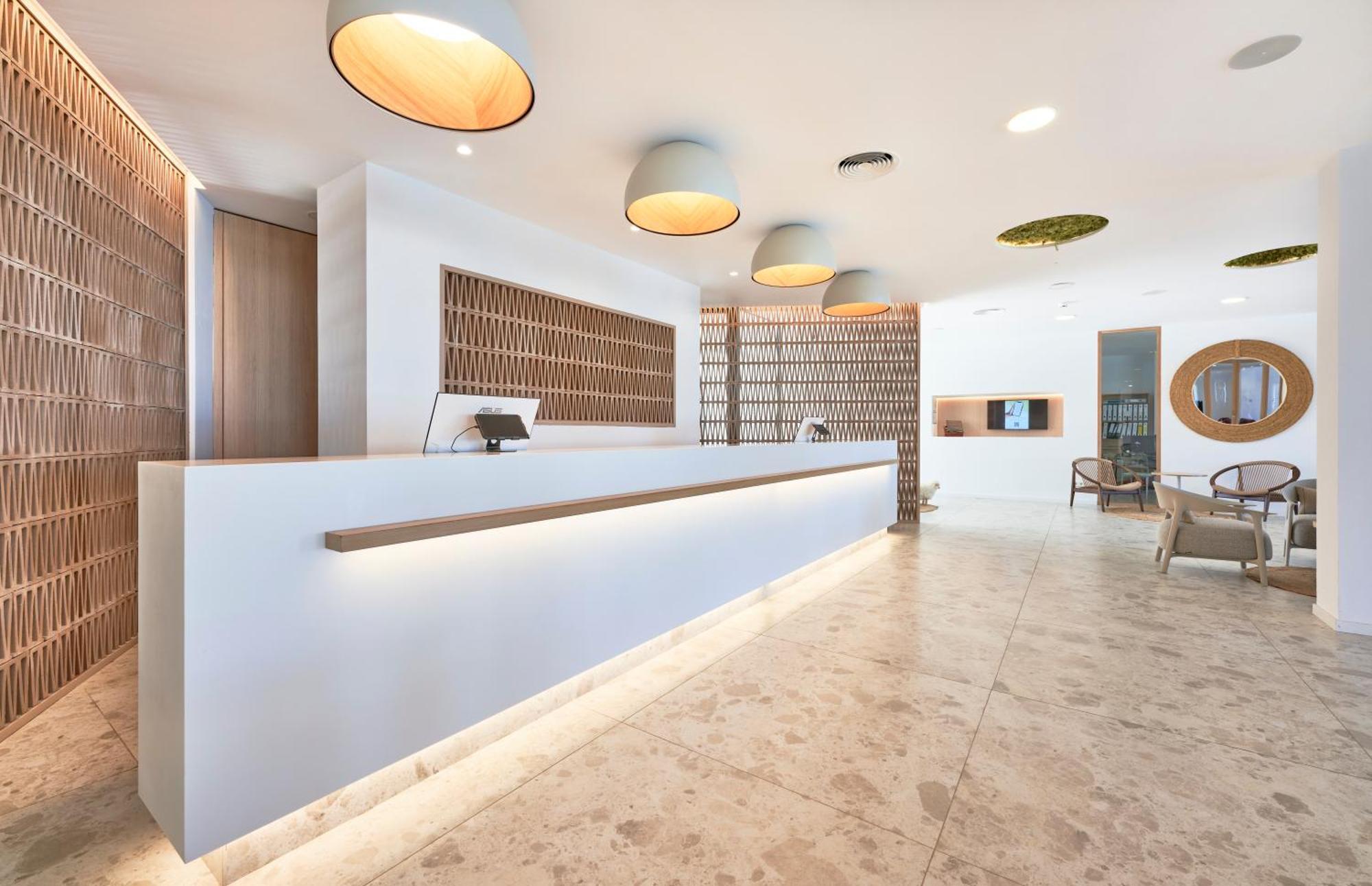 Hotel & Spa S'Entrador Playa Кала Ратхада Екстериор снимка